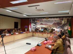 Kepala Dinas Koperasi, Usaha Kecil dan Menengah Provinsi NTT, Dr. Drs. Jusuf Lery Rupidara, M.Si, mendampingi Gubernur NTT, Emanuel Melkiades Laka Lena, dalam Rapat Koordinasi Persiapan Launching Koperasi Desa/Kelurahan Merah Putih secara virtual, bertempat di Ruang Rapat Gubernur NTT