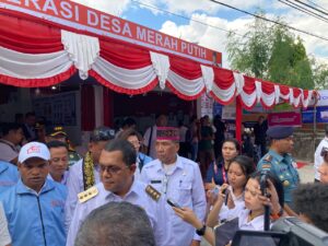 Kepala Dinas Koperasi dan UKM Provinsi NTT Mendampingi Gubernur NTT Emanuel Melkianus Laka Lena dalam Peluncuran 80.000 Unit Kelembagaan KDMP_KKMP secara Nasional oleh Presiden