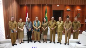 Kepala Dinas Koperasi dan UKM Provinsi NTT, Dr. Drs. Jusuf Lery Rupidara, M.Si, turut mendampingi Gubernur Nusa Tenggara Timur, Emanuel Melkiades Laka Lena dalam menerima audiensi dari Menteri Perdagangan dan Industri Timor Leste, Nino Pereira, beserta jajaran