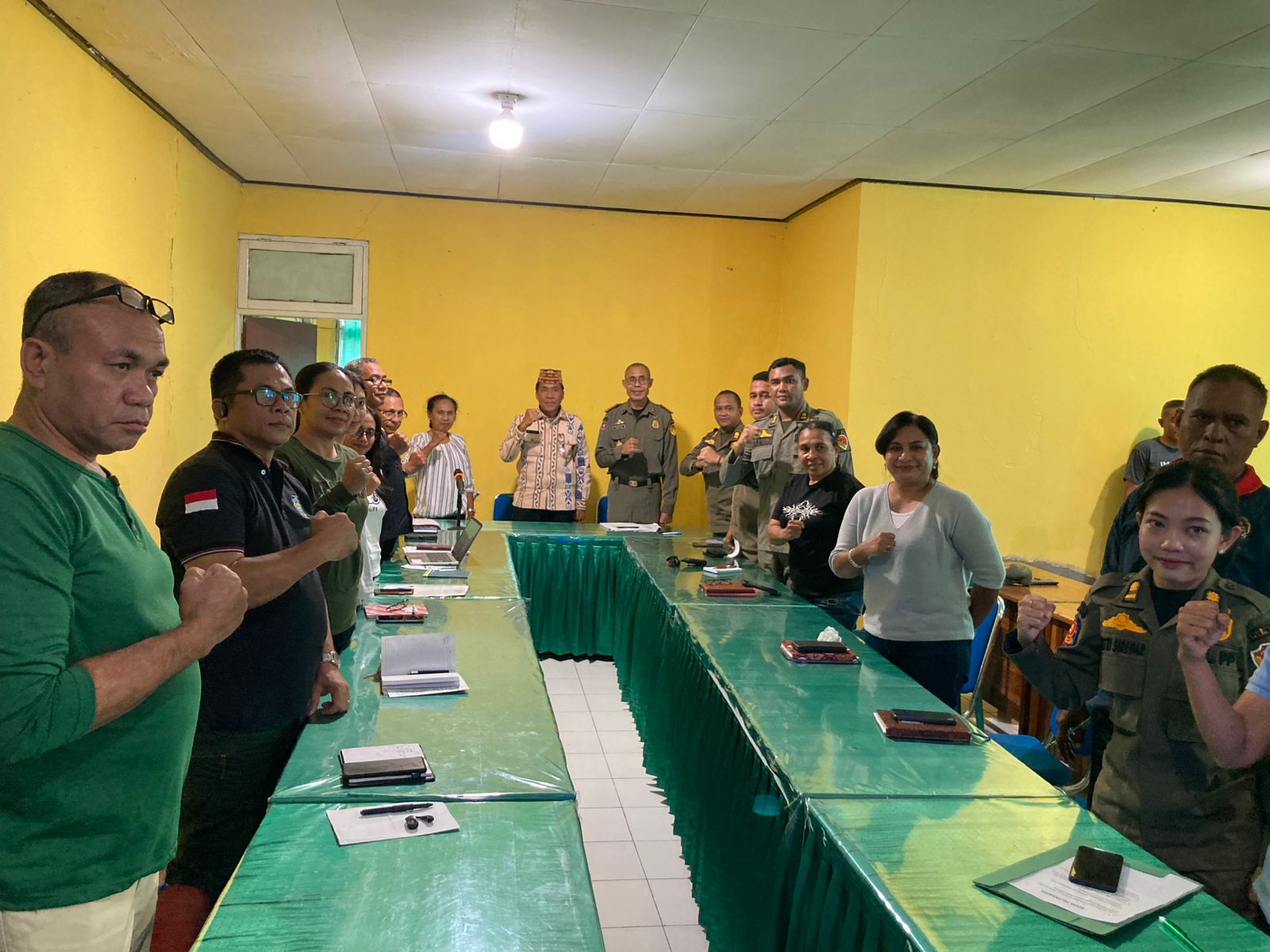 Kepala Dinas Koperasi, Usaha Kecil dan Menengah Provinsi Nusa Tenggara Timur, Dr. Drs. Jusuf Lery Rupidara, M.Si, secara resmi membuka Rapat Anggota Tahunan (RAT) Koperasi Simpan Pinjam Praja Wibawa, yang digelar dalam rangka mengaktifkan kembali koperasi di lingkungan Satuan Polisi Pamong Praja (Satpol PP) Provinsi NTT