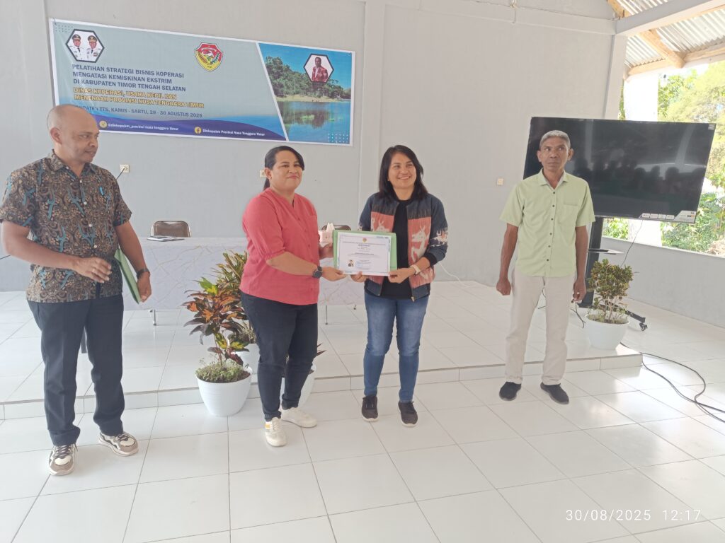 Pelatihan Strategis Bisnis Koperasi Mengatasi Kemiskinan Ekstrim di Kabupaten TTS