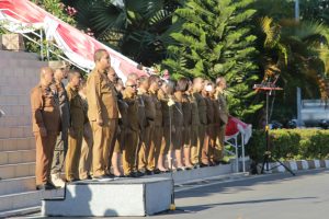 ARAHAN. Gubenur NTT memberikan arahan kepada ASN lingkung Pemprov NTT pada apel pagi, Senin (31 Agustus 2026).