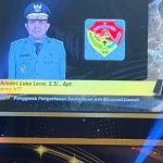 Melki Laka Lena Tak Beranjak dari Flores Pascagempa, Penghargaan Pengentasan Kemiskinan NTT Justru Datang dari Surabaya